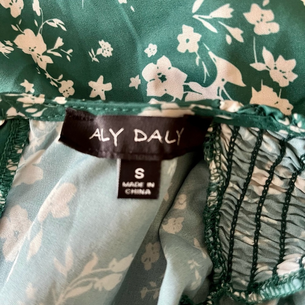 Dress - Picture 3 of 5